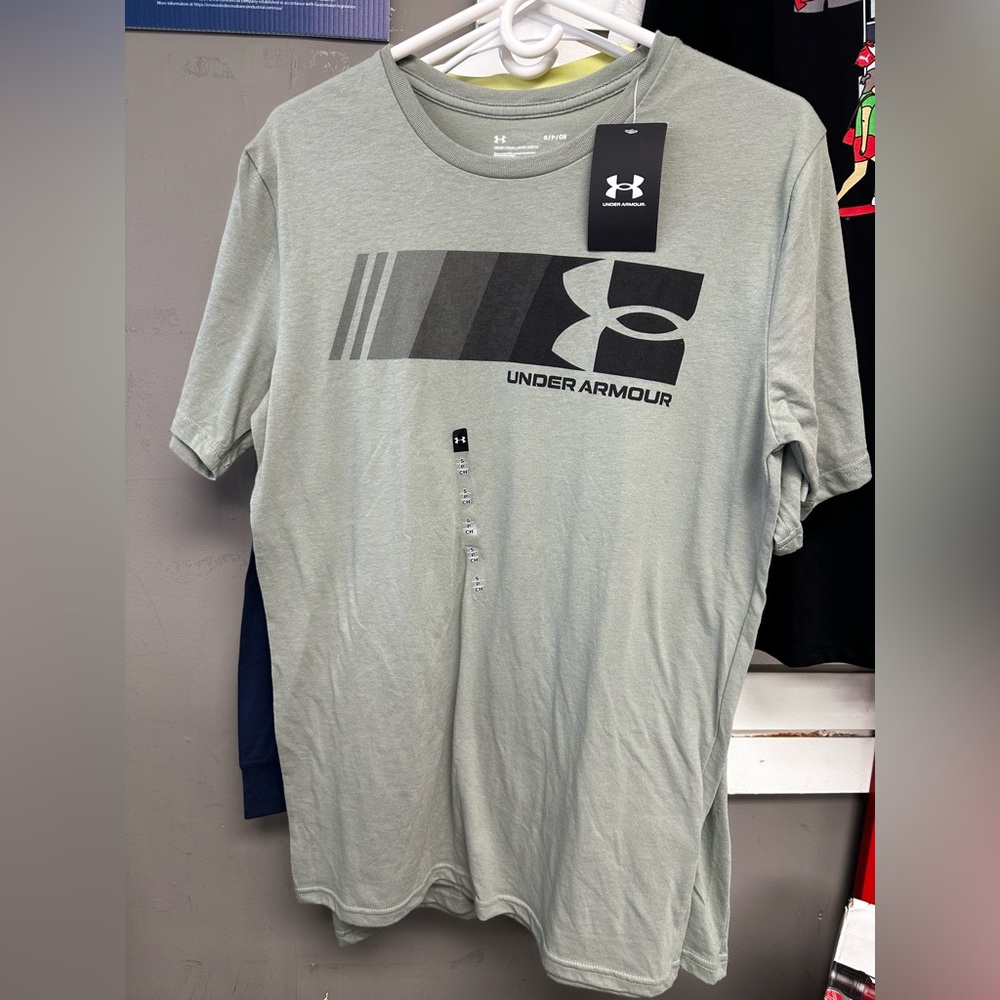 Under Armour Gray Short Sleeve Tee Performance Shirt